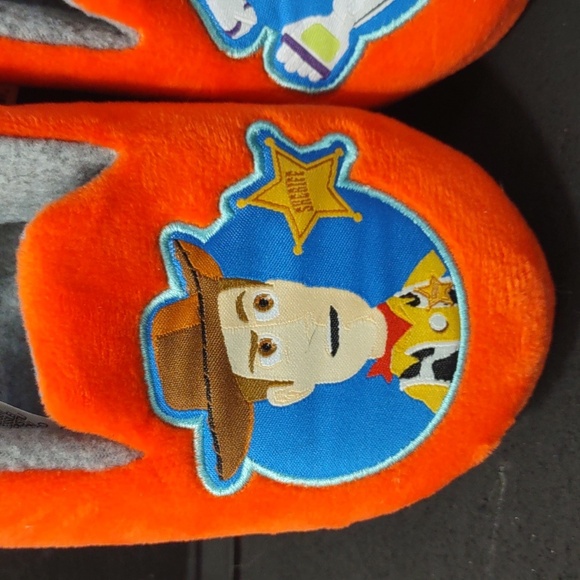 NWT TOY STORY WOODY AND BUZZ SLIPPERS SIZE 9 or 10 - Picture 2 of 6